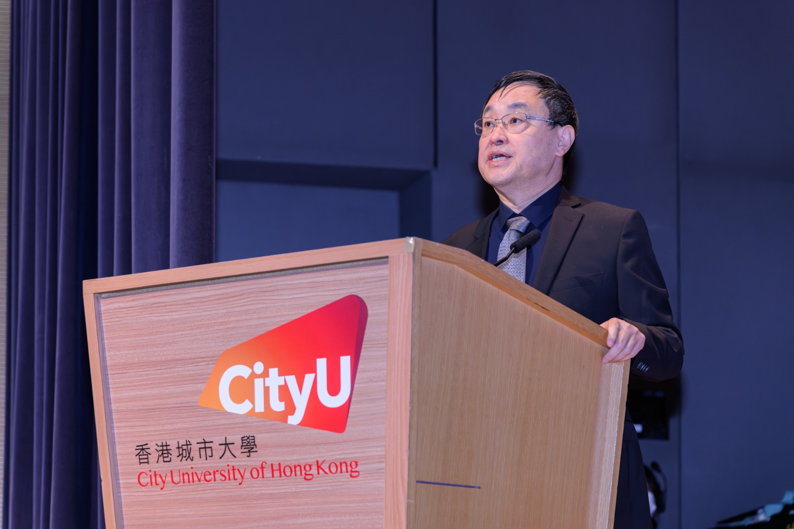 南京大学郭子建院士。