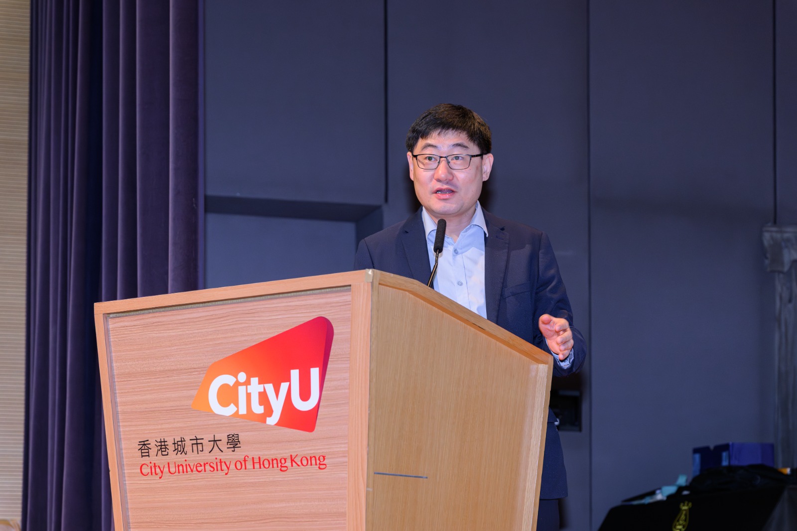 新加坡国立大学陈伟教授。
