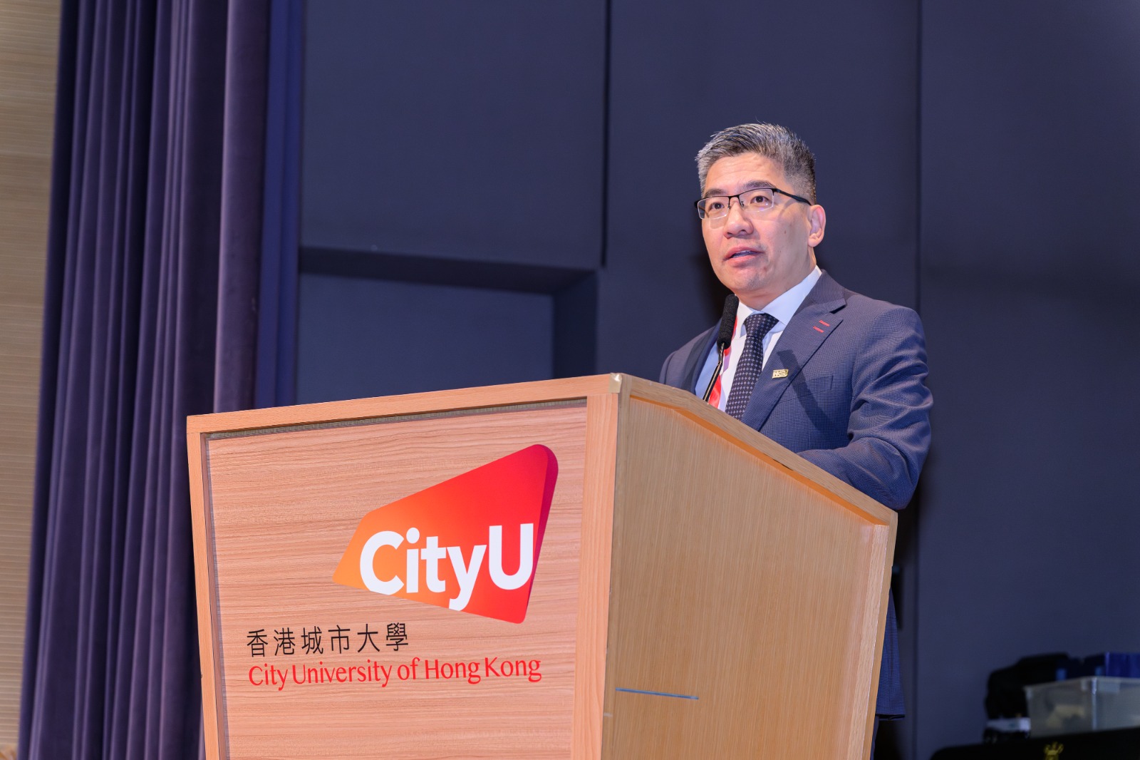 京港学术交流中心总裁徐海山先生。