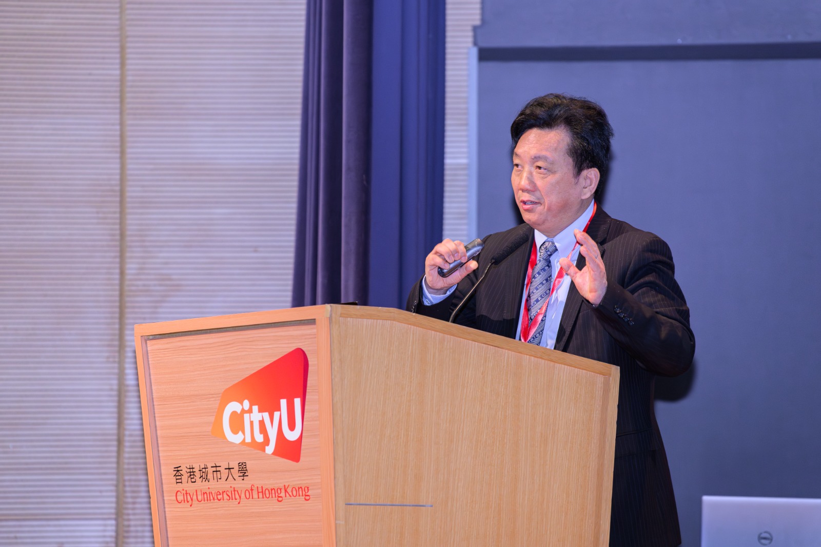 华东理工大学副校长朱为宏院士。
