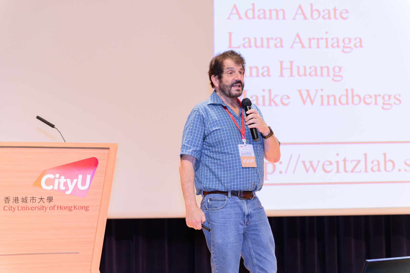 哈佛大学David Weitz教授。
